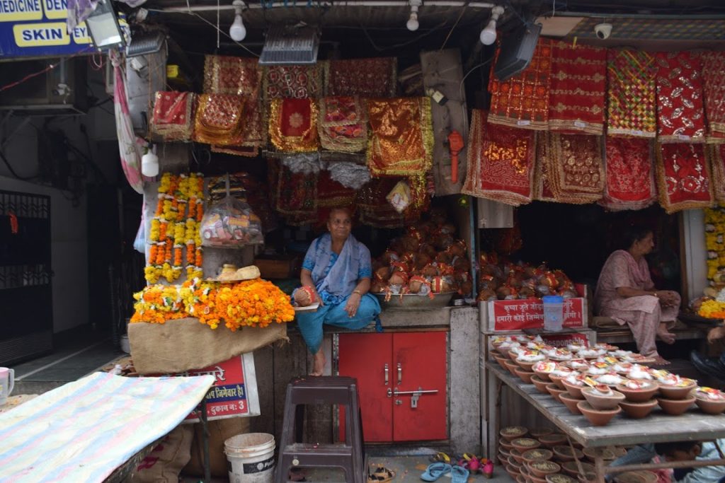 A shop selling things related to temple rituals